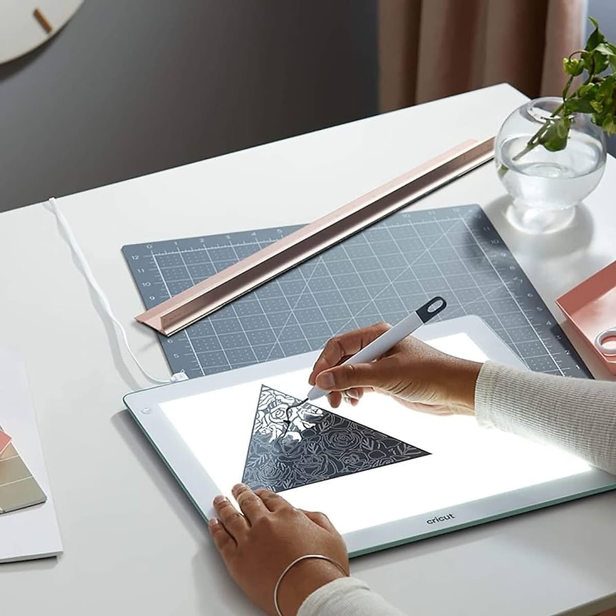 Cricut - Brightpad Go - Base Led Retroiluminada Para Trabajo Con Materiales