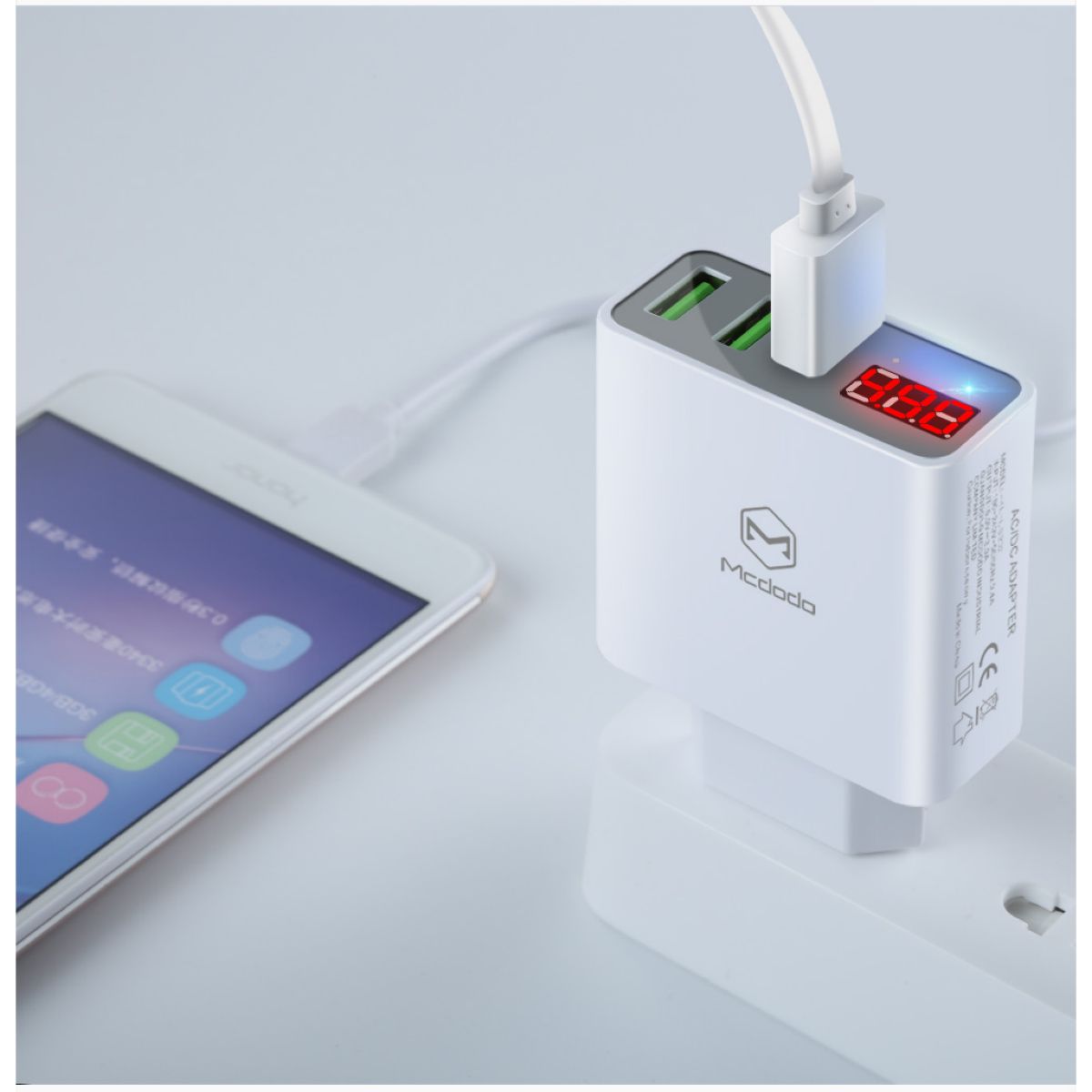 Cargador Ch-5030 Con 3 Usb-5v,3a Enchufe Europeo