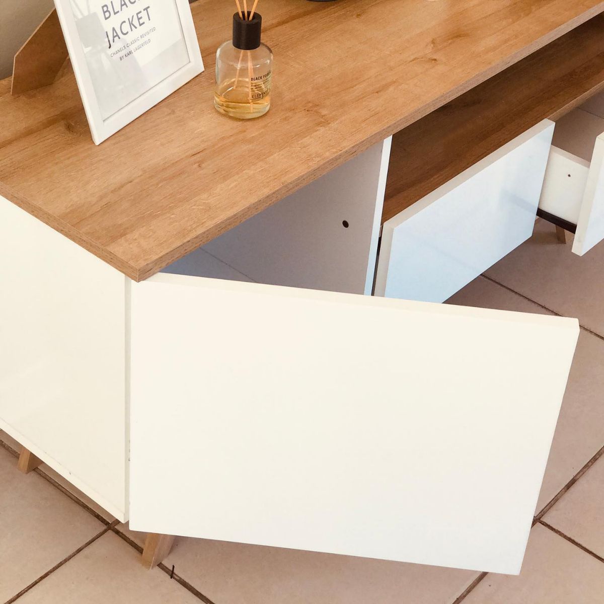 Mesa 1 Puerta 2 Cajones Escandinavo