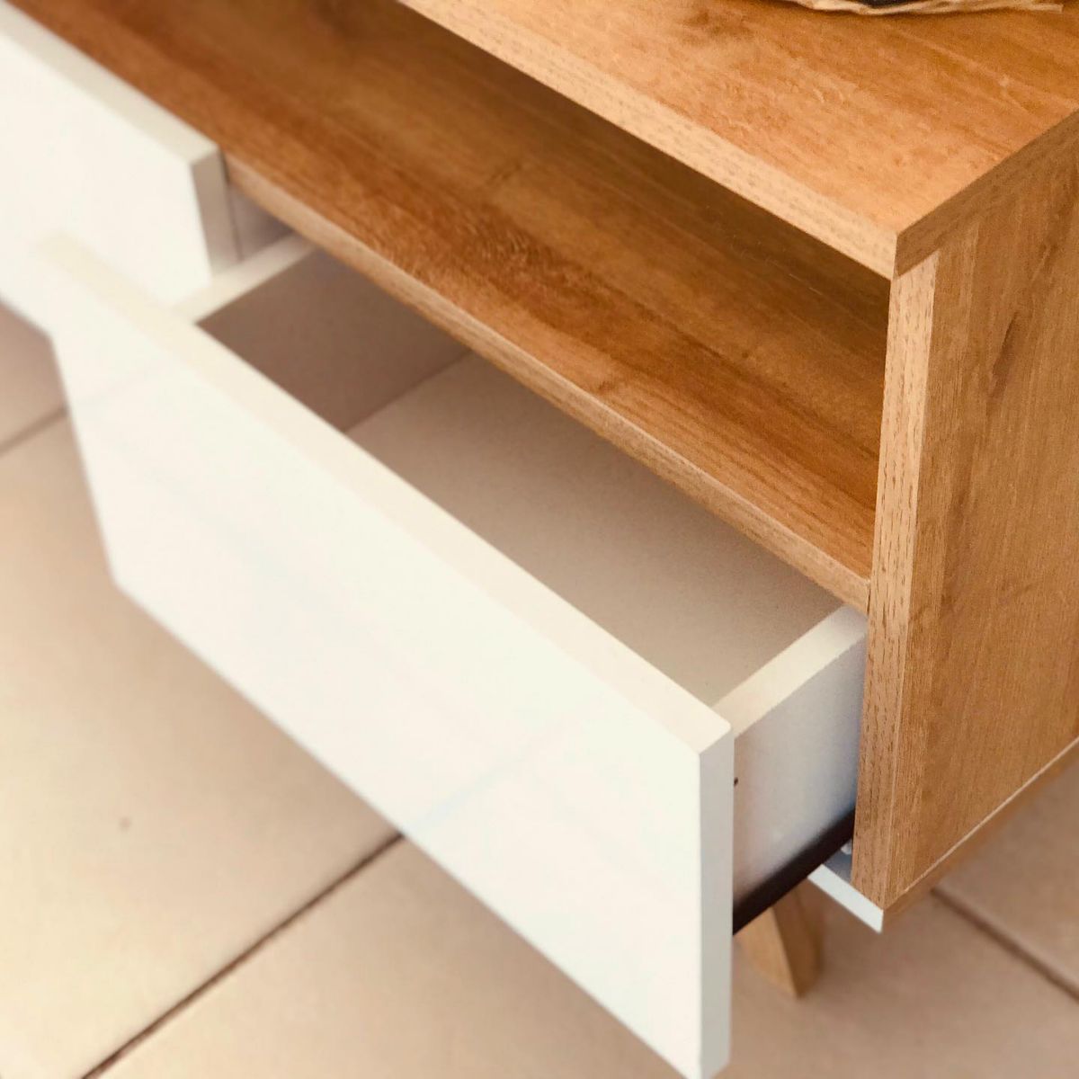 Mesa 1 Puerta 2 Cajones Escandinavo