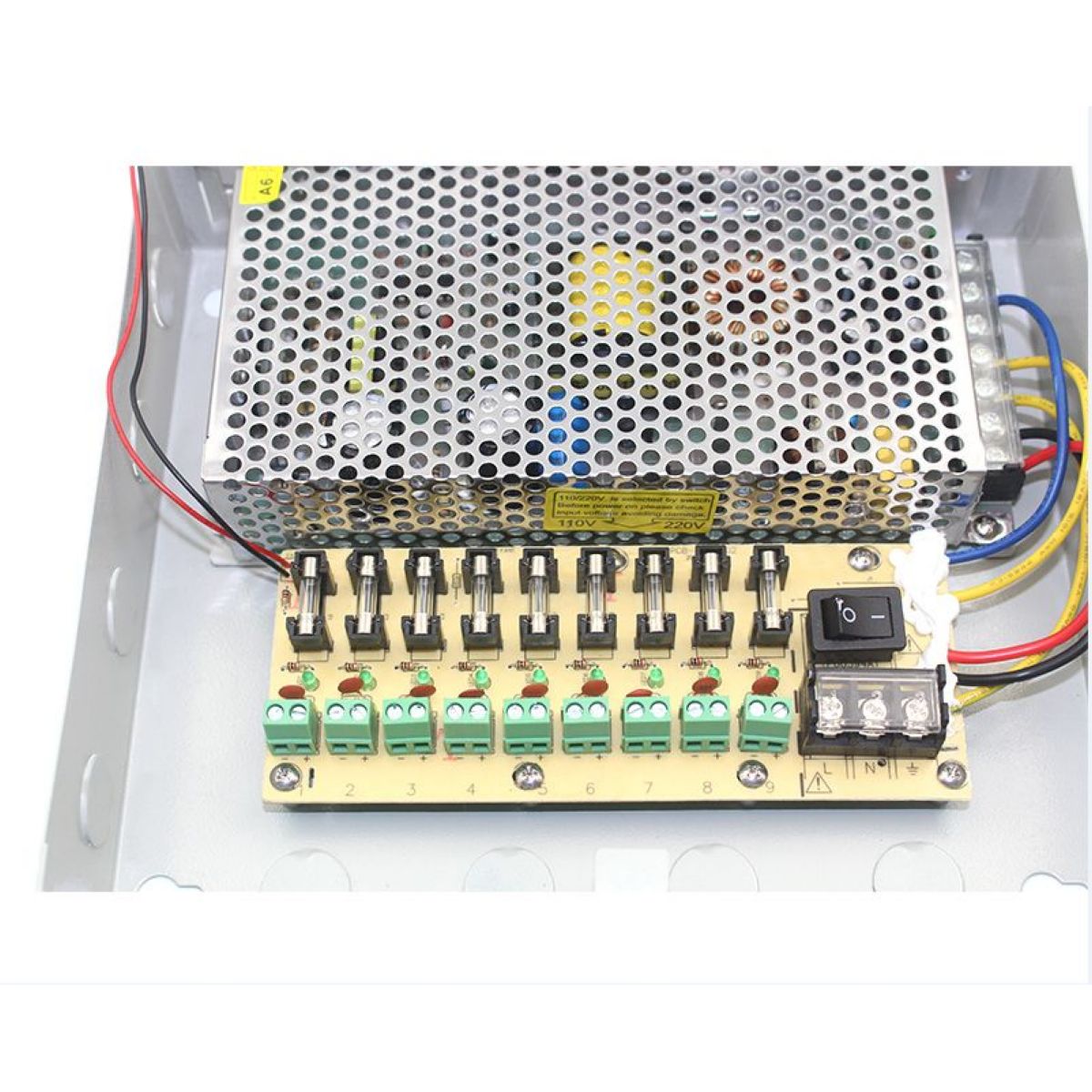 Fuente De Poder Oem 12vdc 10a 9 Ch Para 8 Camaras